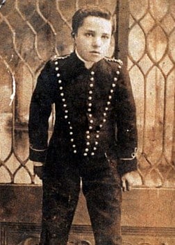 Biography of Charlie Chaplin - A photo of teenage charlie