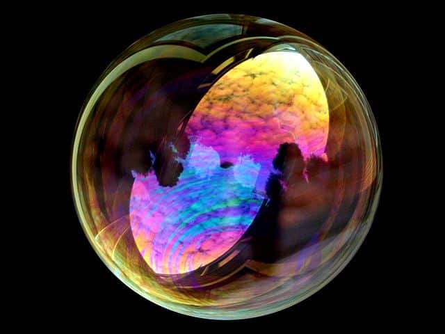 Properties of electromagnetic waves - Color patterns on a soap bubble