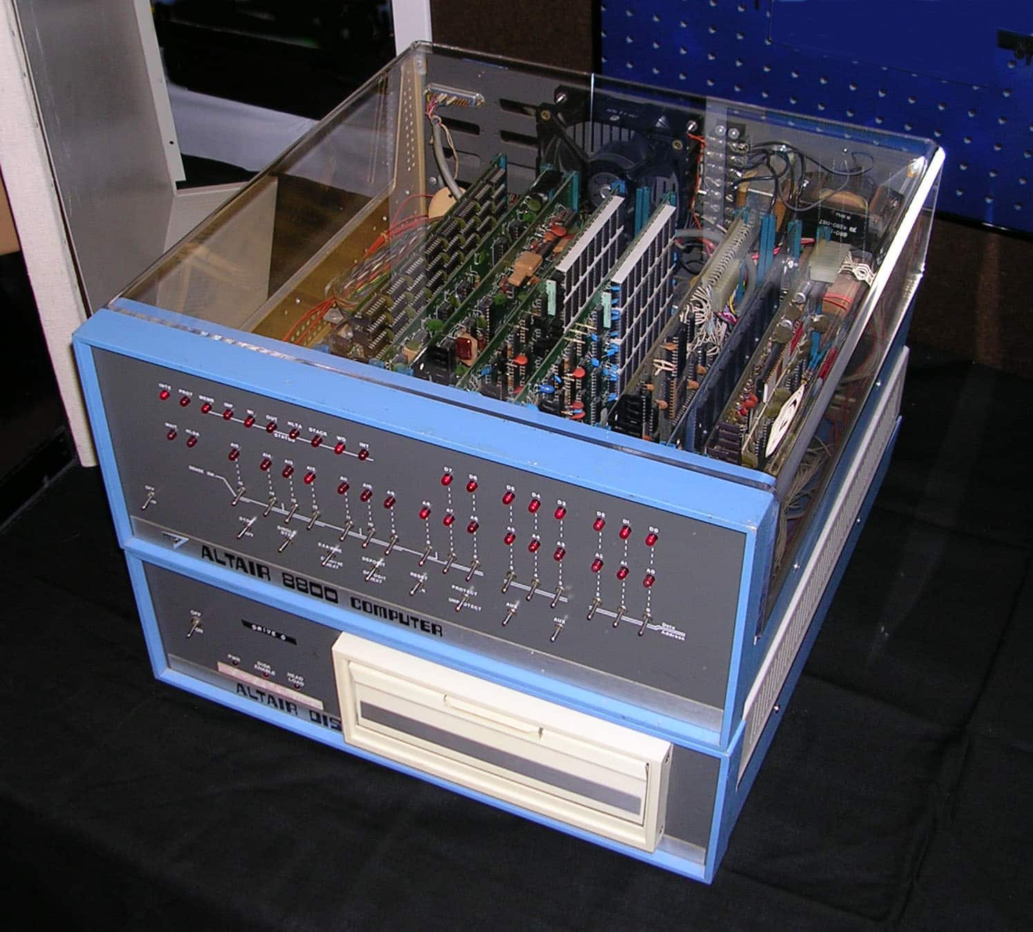 Biography of Bill Gates - Altair 8800 Computer