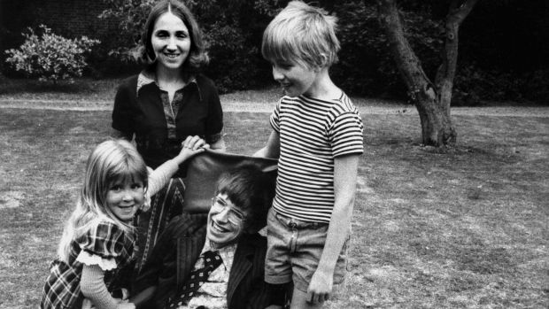 Stephen Hawking, Jane and their 2 children